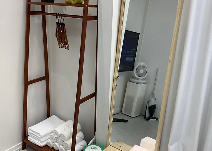 Comma 2, Cozy Semi-basement 아파트