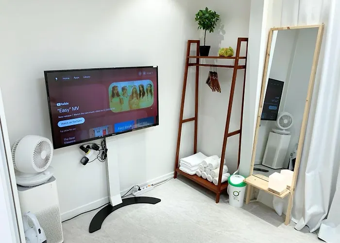 Comma 2, Cozy Semi-basement 아파트 *