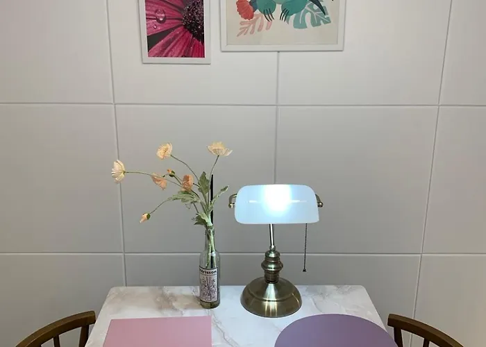 Comma 2, Cozy Semi-basement * 서울특별시