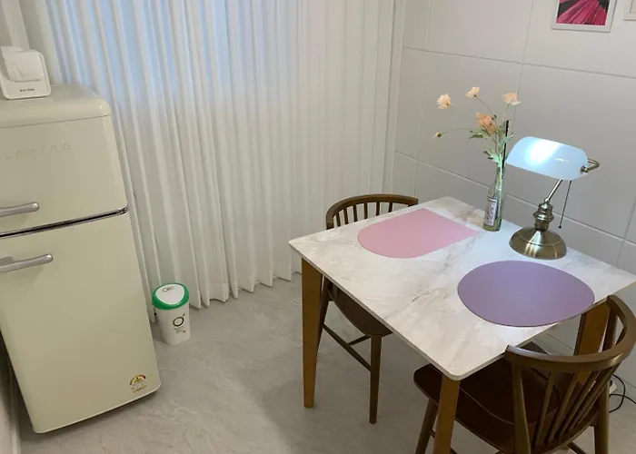 Comma 2, Cozy Semi-basement 아파트 서울특별시